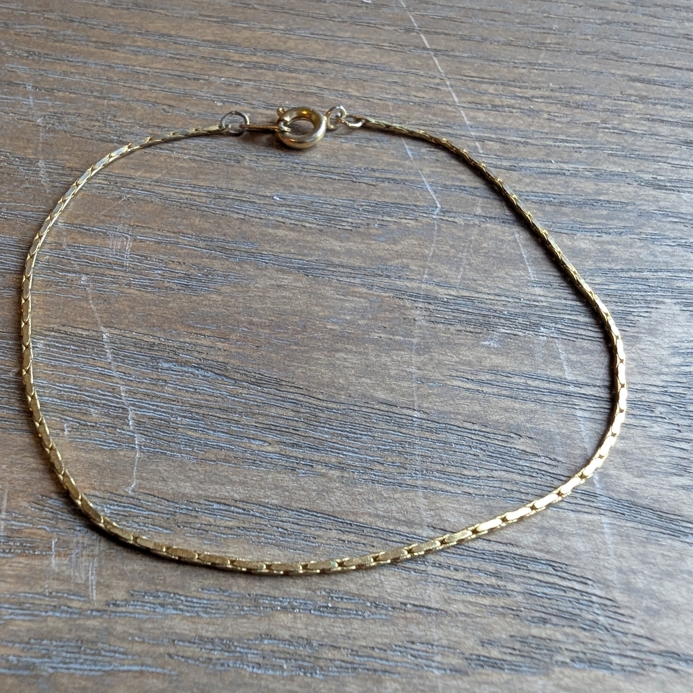 Delicate Gold Toned Bracelet